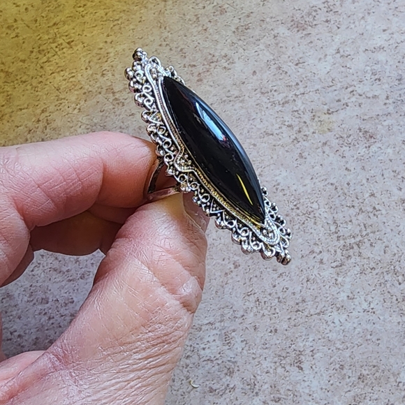 Black faux onyx and silver plated ring size 6, 7, 8, 9, 10, 11, 12 a… - Picture 3 of 8